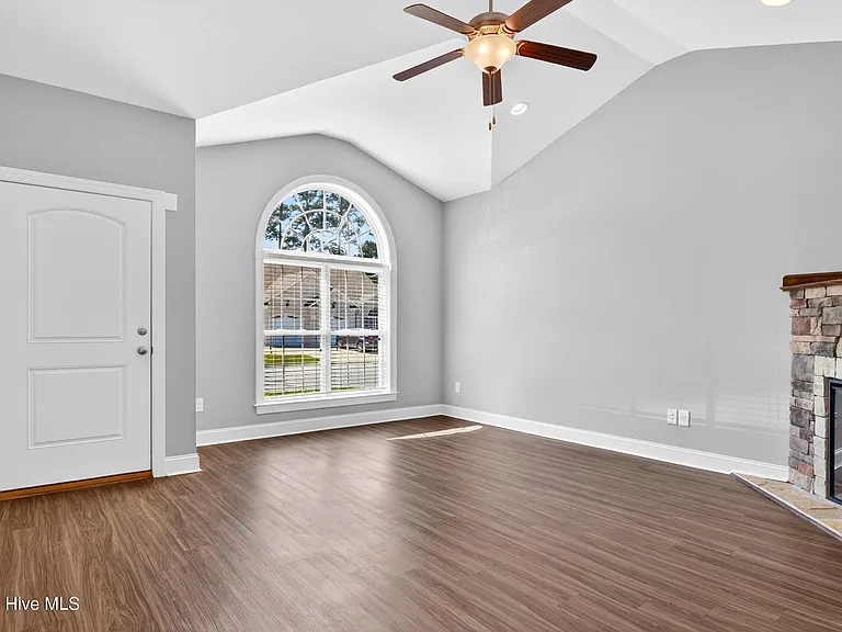1661 Cambria Dr #B — Photo 6