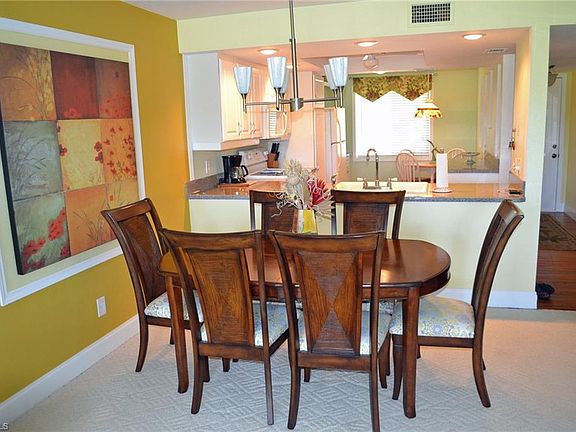4th image of 400 Fox Haven Dr #204