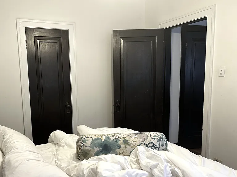 1913 W Larchmont Ave #2A — Photo 8