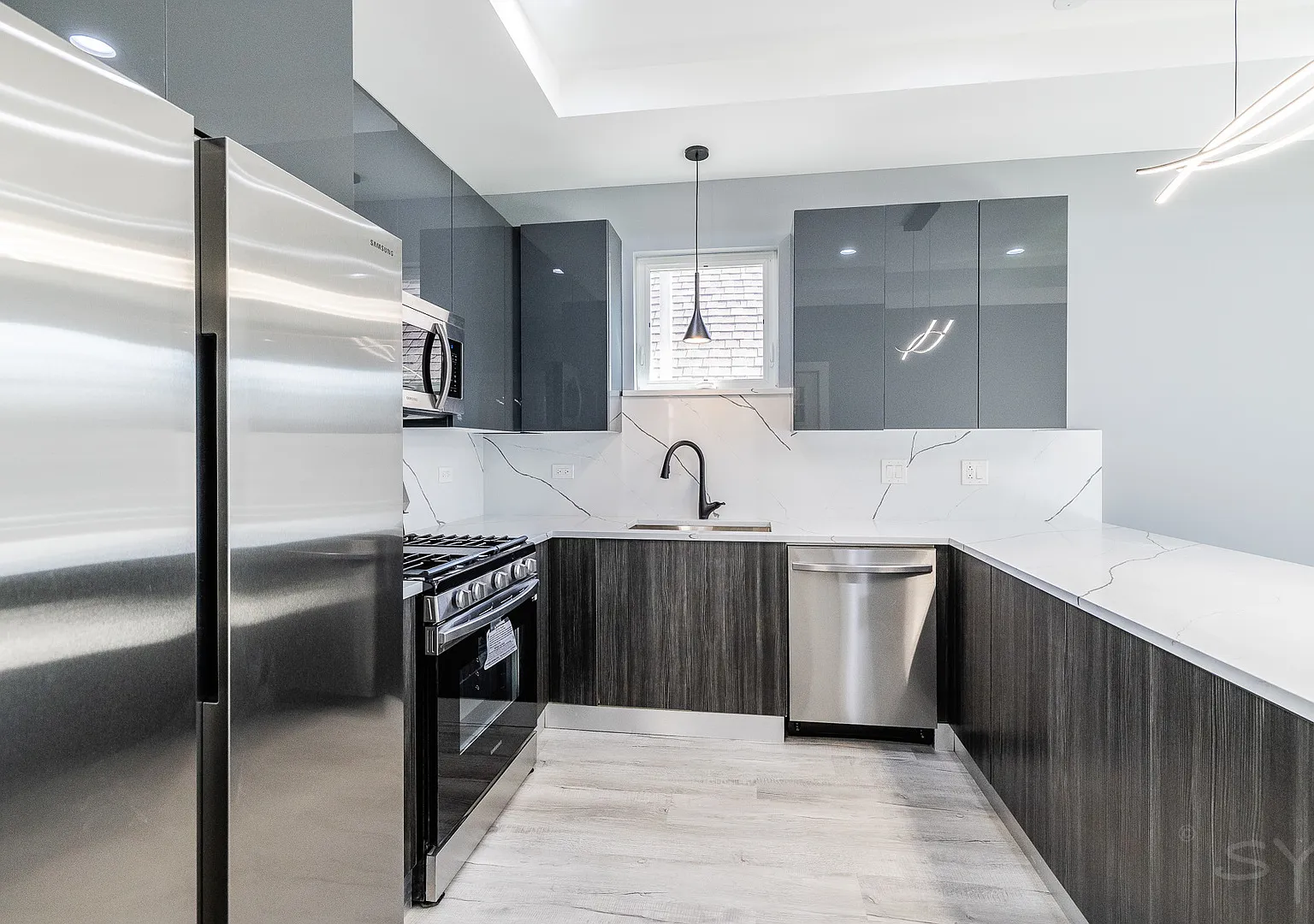 3 bed, 1300 sqft, $2,400 — Photo 3