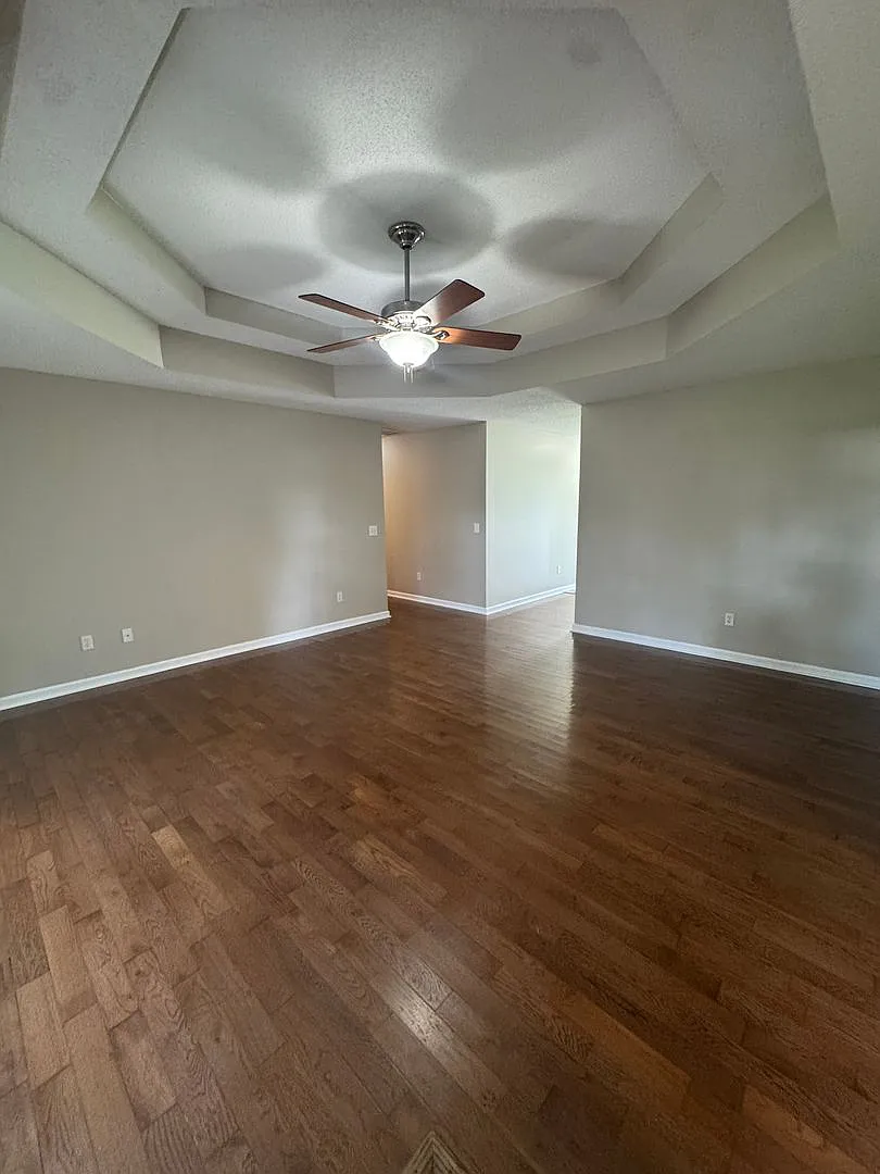 3 Bedroom Home Strafford, Missouri — Photo 4