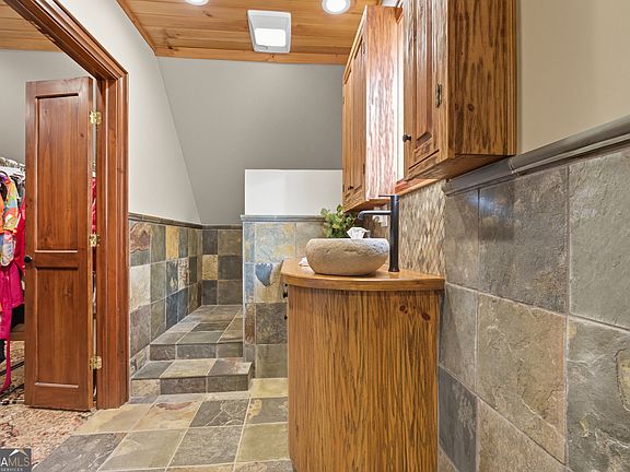 44th image of 1091 Echota Rd
