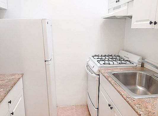 5th image of 27 E 63rd St APT 4B