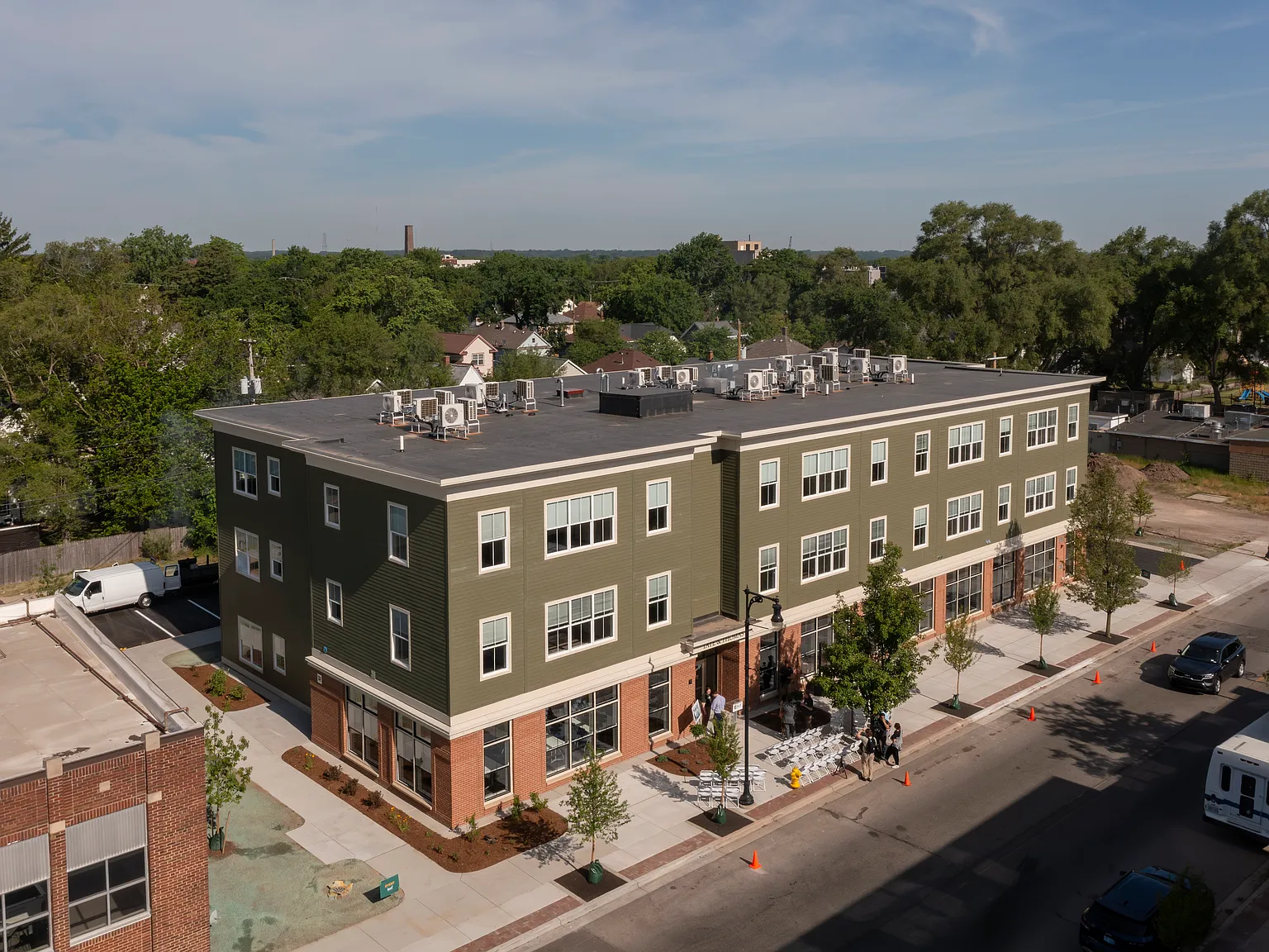 Tate & Thomas Apartments — Photo 3