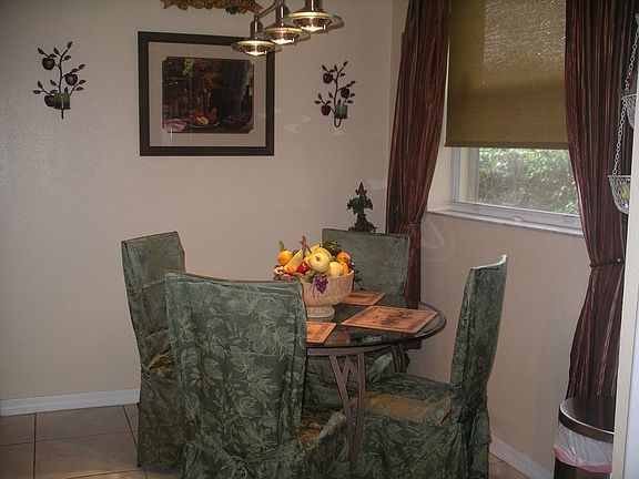 Kitchen eat-in-area 