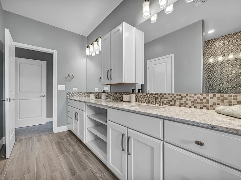 518 Riverbed Cir — Photo 29