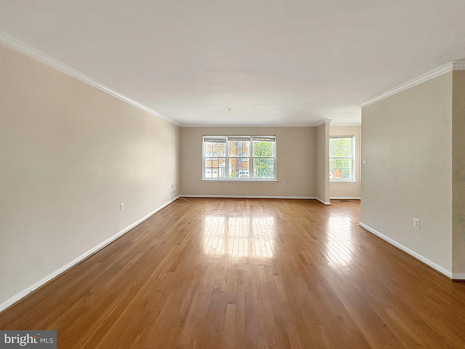 3 bed, 4.0 bath, 2238 sqft, $3,300 — Photo 3