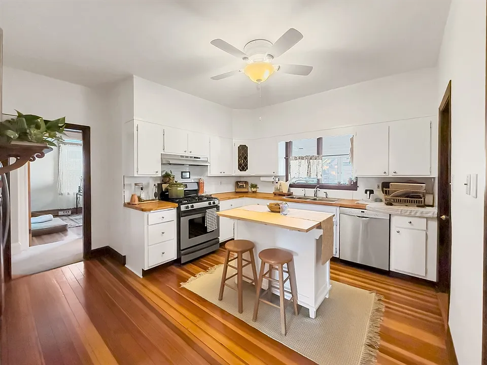 47 Ainsworth St #2