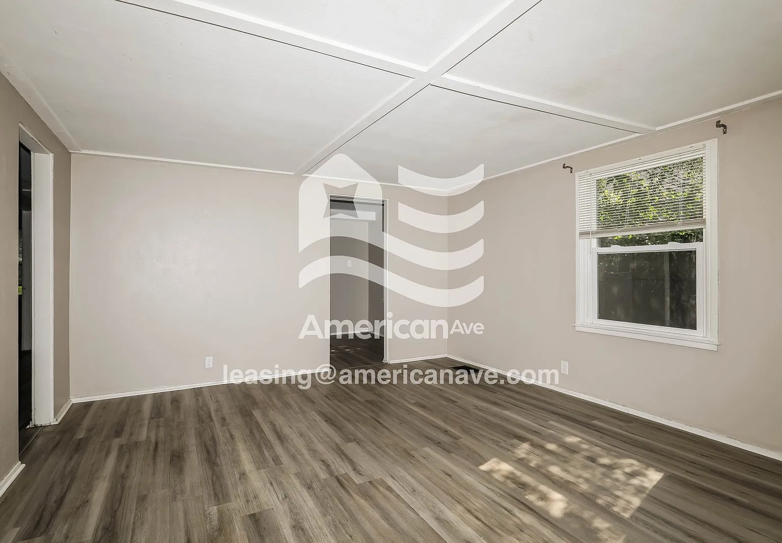 3 bed, 1.0 bath, 1008 sqft, $1,297 — Photo 2