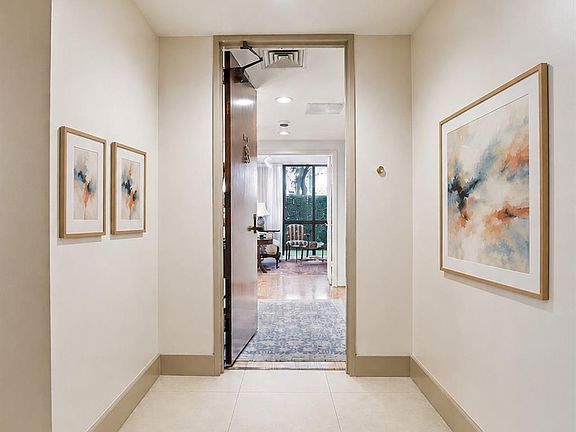 4th image of 5001 Woodway Dr Unit 104