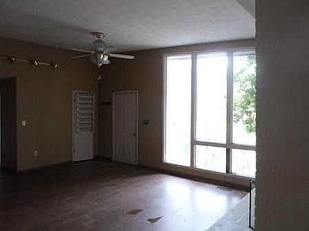 4th image of 222 Mount Martha Dr