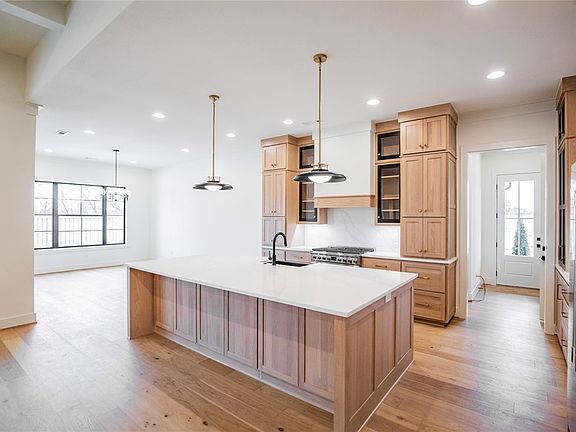 4th image of 3900 Centric Ave
