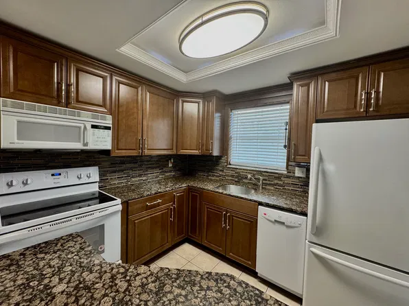 719 Lori Dr APT 108, Palm Springs, FL 33461