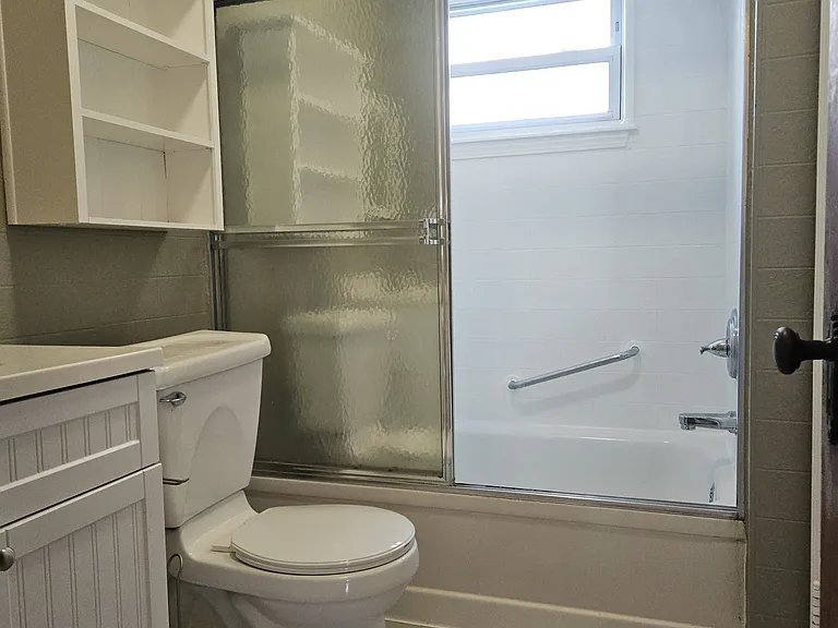 551 E Webster Ave — Photo 11