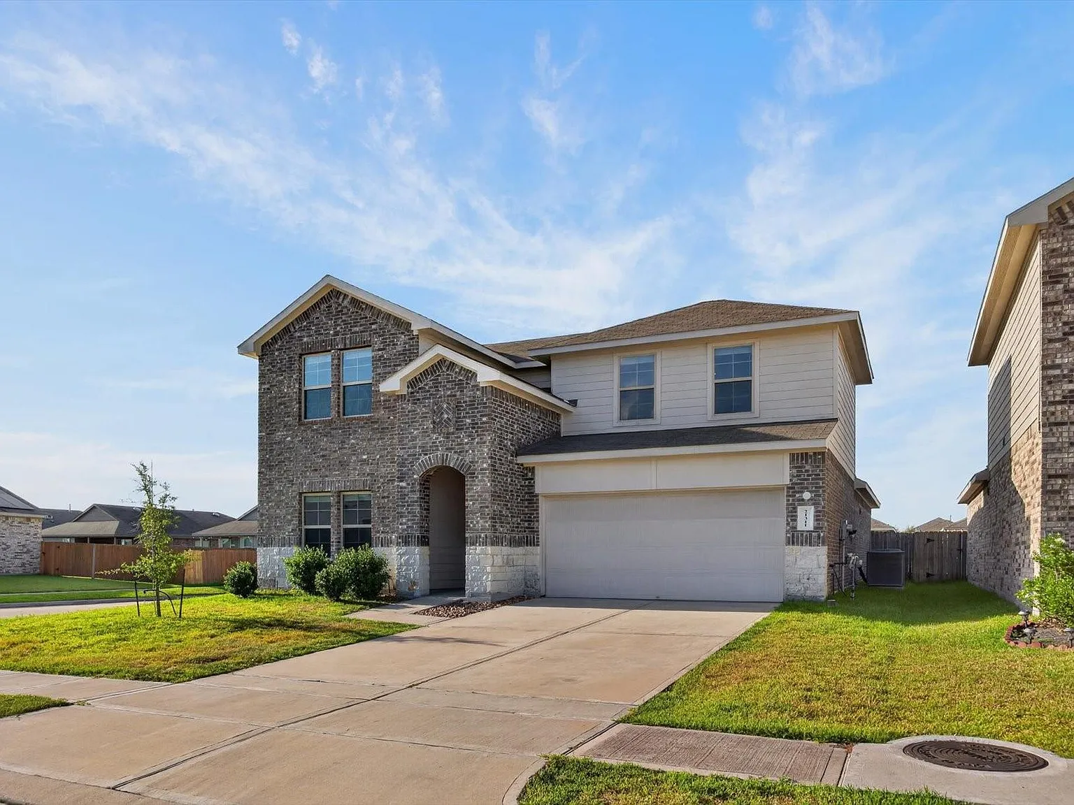 4 bed, 3.0 bath, 2524 sqft, $2,299 — Photo 2