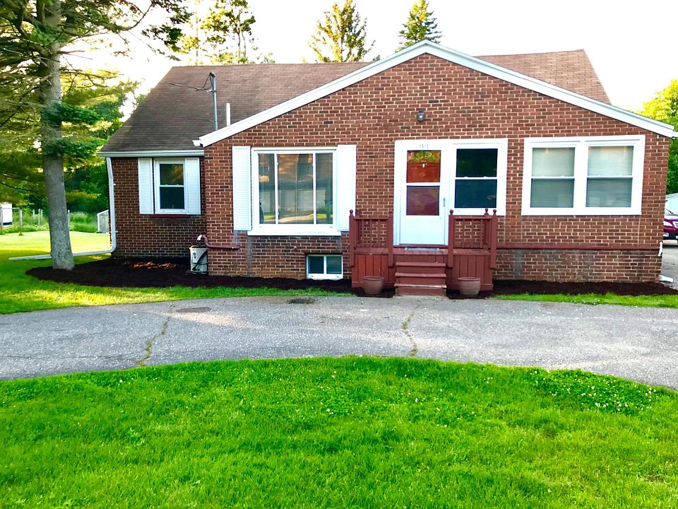1st image of 1915 E Willard Ave