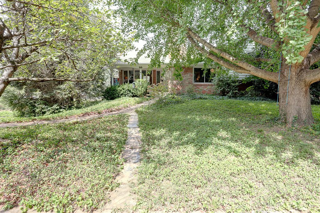 2135 Maplewood Dr - Property Image