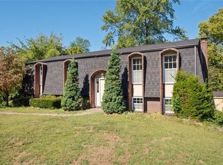 133 Berkshire Dr, Belleville, IL 62223
