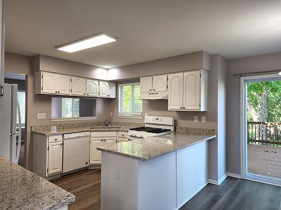 5th image of 20947 W Barrington Ln