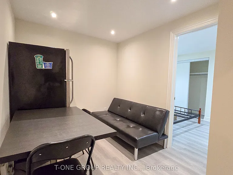25 Duxford Cres — Photo 16