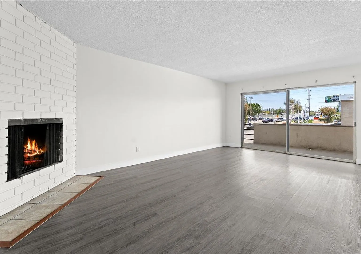 5232 Fairview Blvd — Photo 2