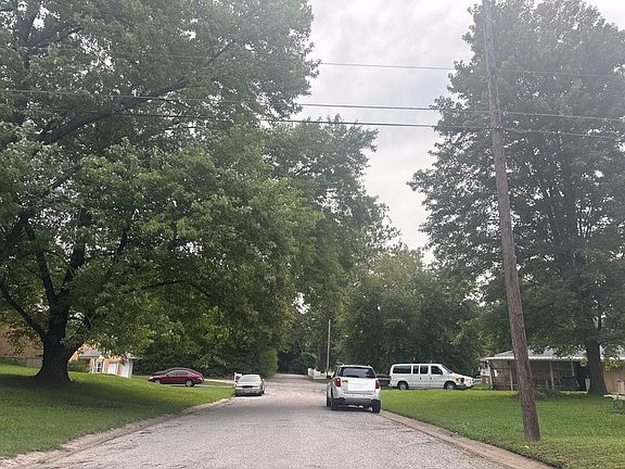 5th image of 610 Susan Dr