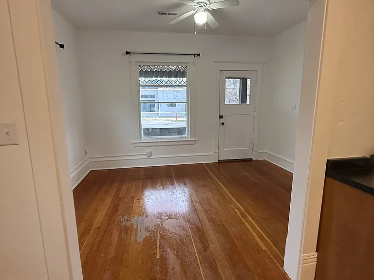 308 E Callender St — Photo 8