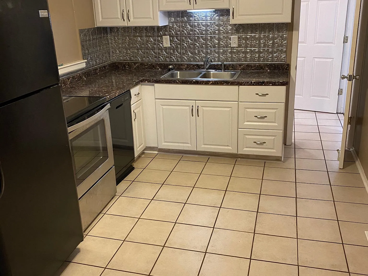 2 bed, 950 sqft, $1,650 — Photo 4