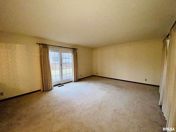 3rd image of 503 Kings Canyon Blvd