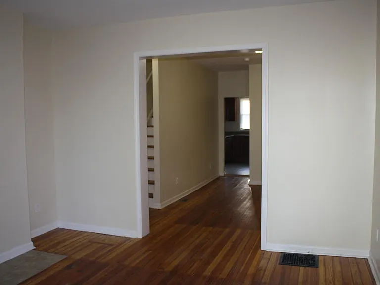 1466 Indianola Ave — Photo 14