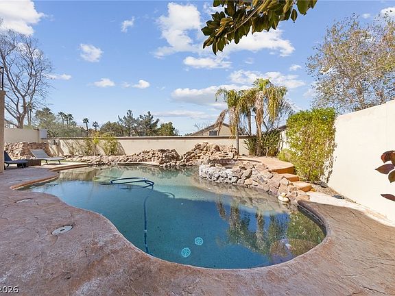 3rd image of 2066 Jupiter Hills Ln