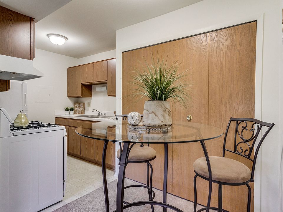 Kitchen & Dining Area