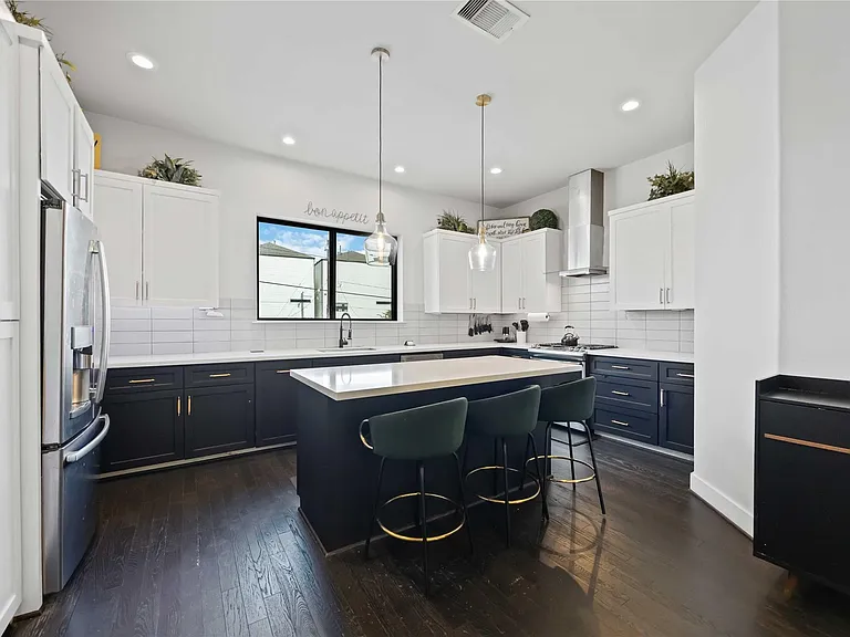 4235 Allen St — Photo 10
