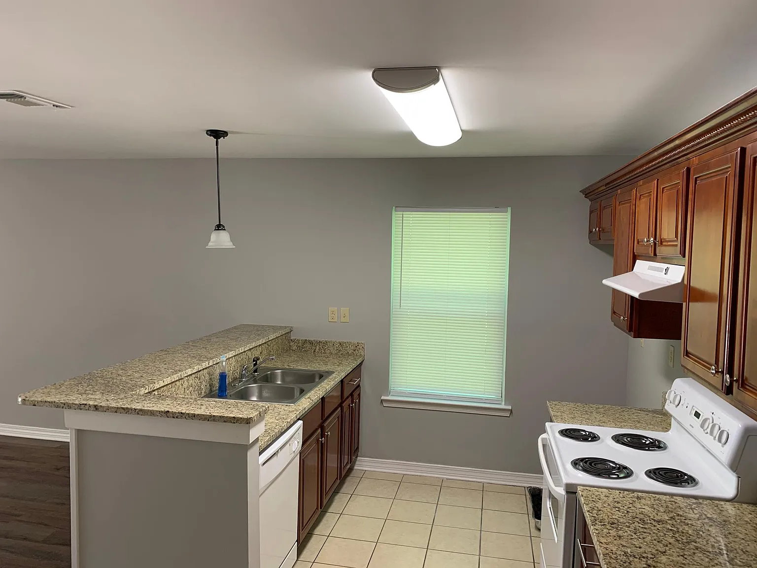 3 bed, 1022 sqft, $1,200 — Photo 4