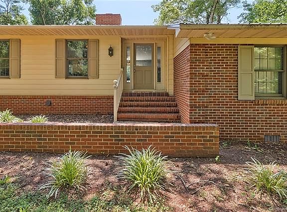 3rd image of 6425 Yount Dr
