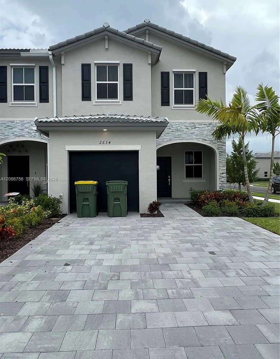 Keys Gate Residential — Photo 1