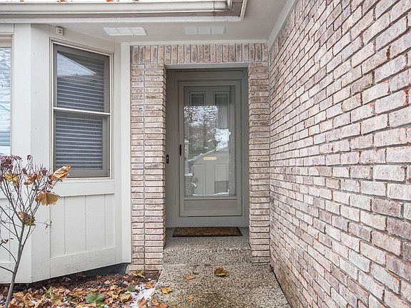 3rd image of 3062 Kay Dr SE