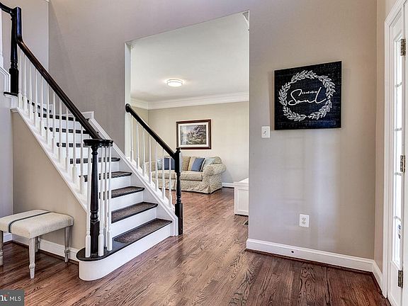 2nd image of 7 Sweetgale Ct