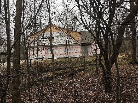 2nd image of 420 Amberwood St