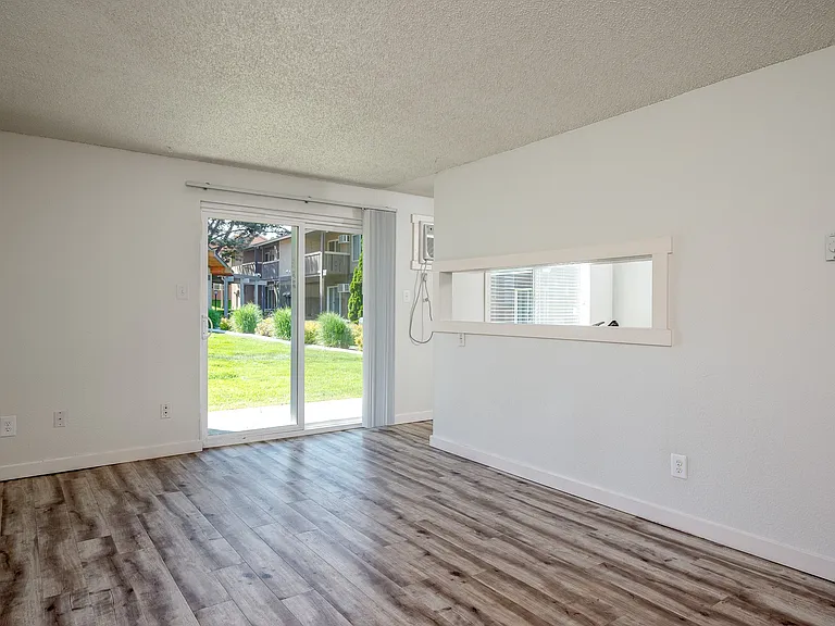 Arlo on 10th |Living Area