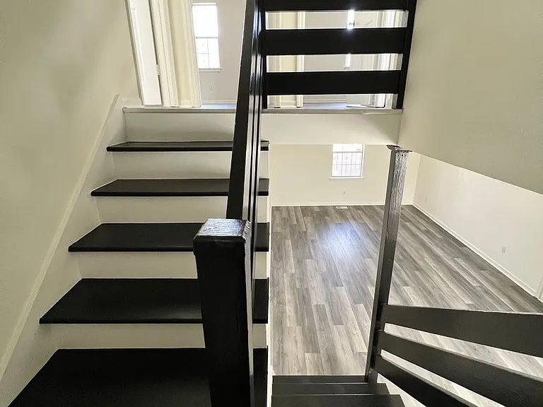 802 Aubrey Ave — Photo 9