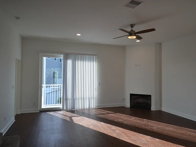 5728 Biscayne Ct — Photo 6