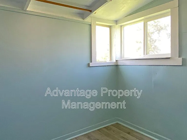 1415 W 4th St — Photo 8