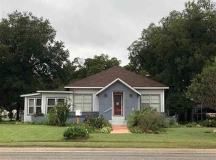 208 S Yosemite St, Iowa Park, TX 76367