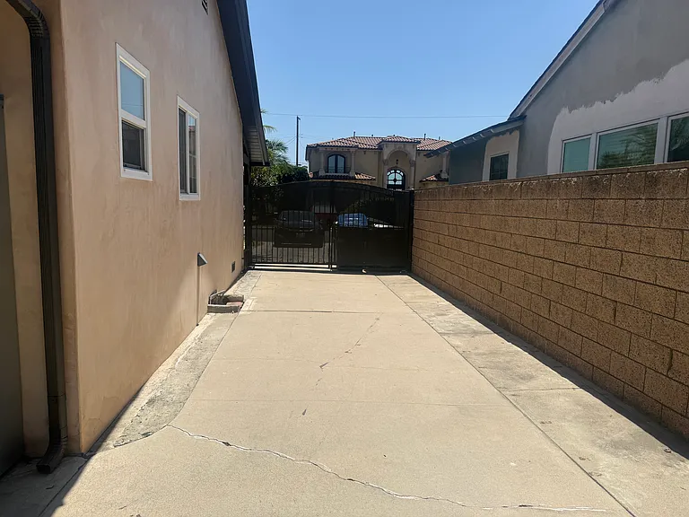 10247 Eglise Ave — Photo 24
