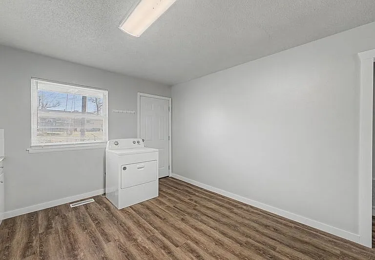1305 W New Hope Rd #A — Photo 7