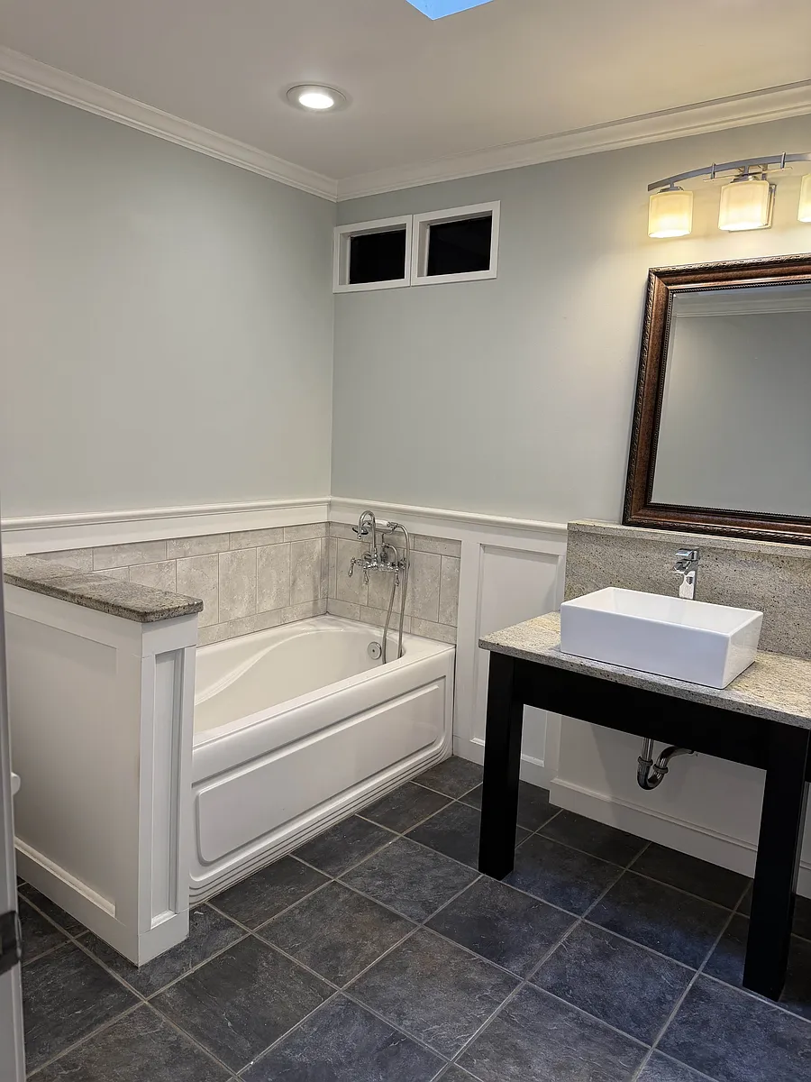 Building Photo - 873 Farmington Ave #2