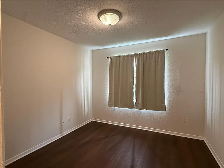 10519 Kirkglen Dr — Photo 10