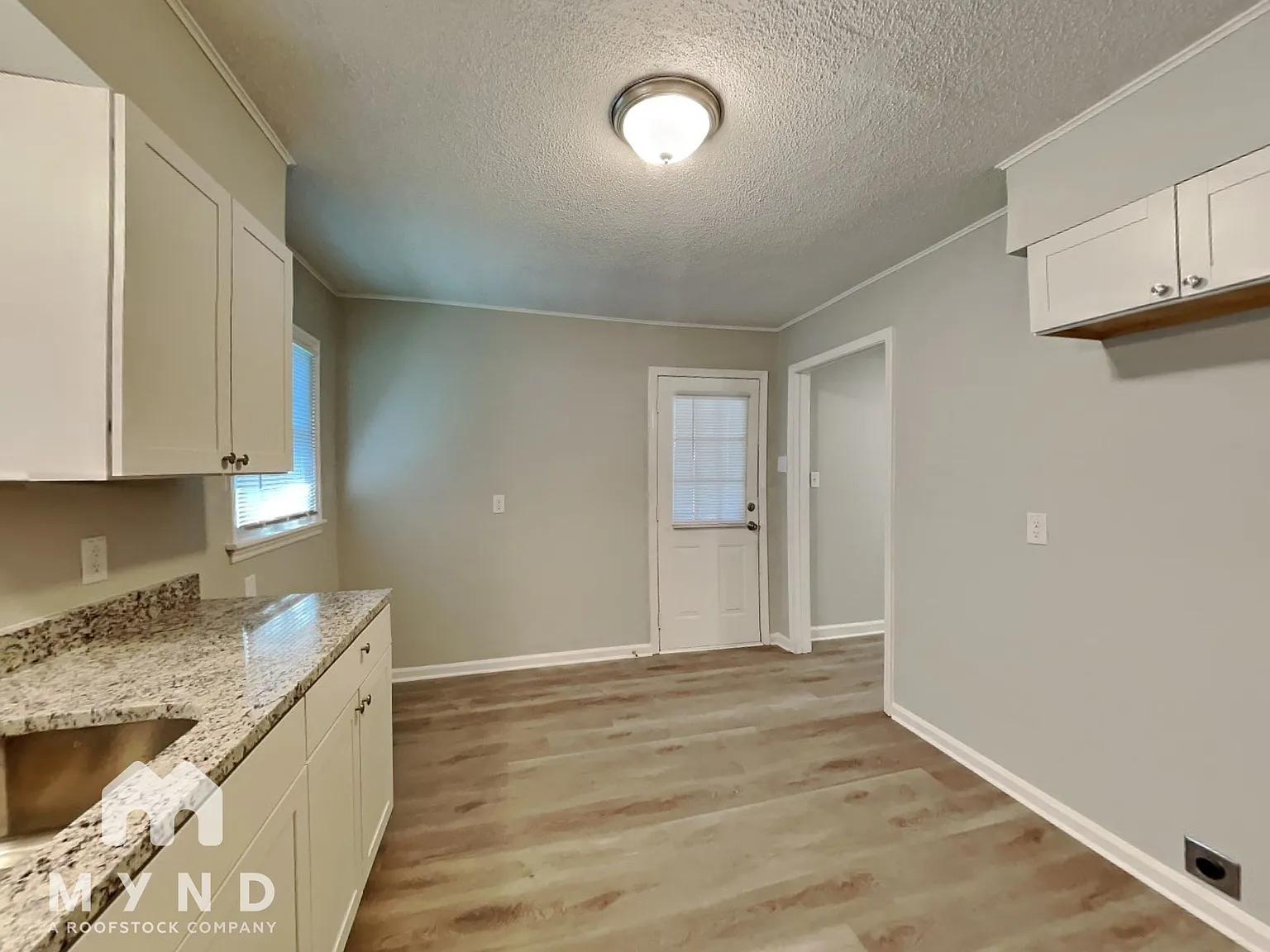 3 bed, 1.0 bath, 1082 sqft, $1,230 — Photo 4