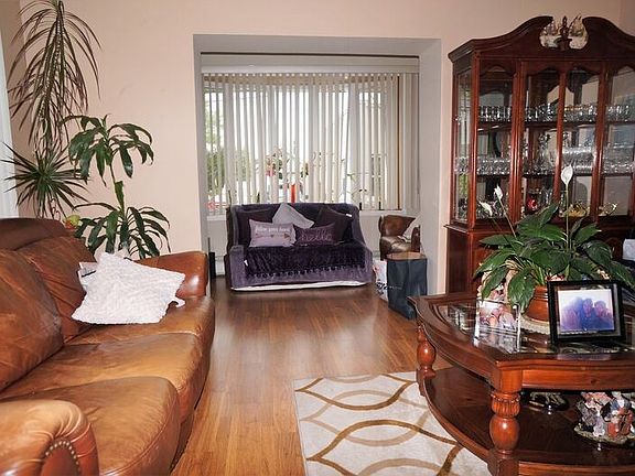 4th image of 9 Eagle St